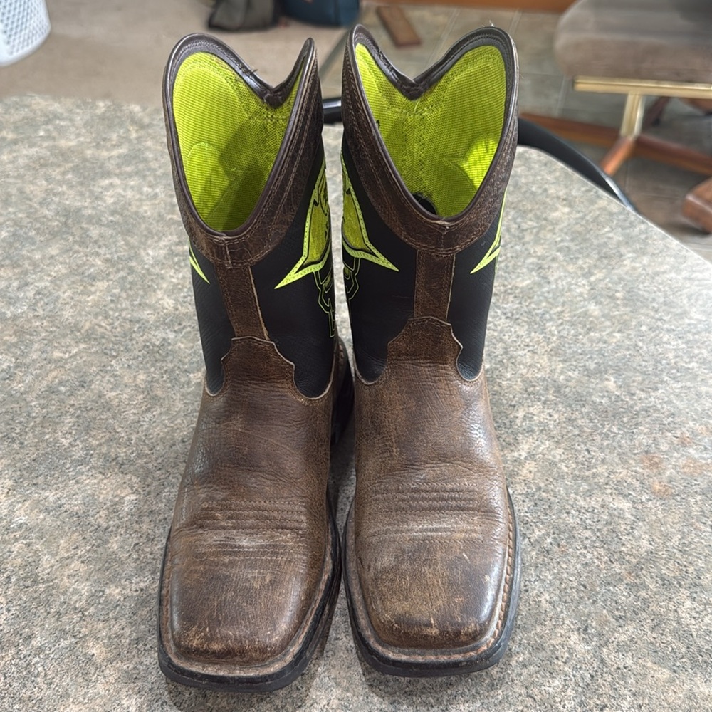 Ariat Workhog boots size 2 - Picture 2 of 9